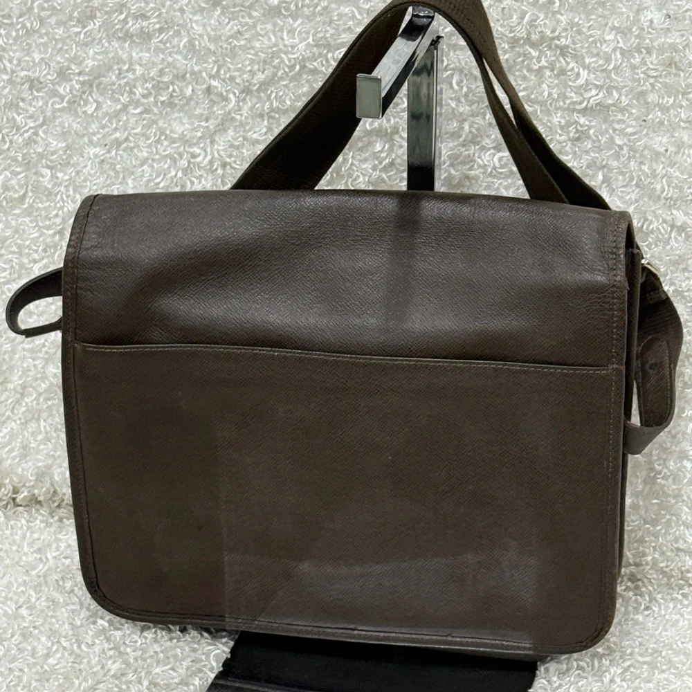 Louis Vuitton Taiga Messenger Bag